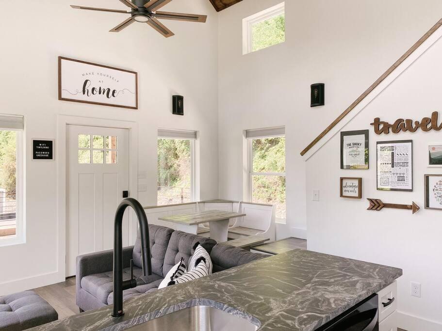Modern Smoky Mountain Tiny House Appartement Pigeon Forge Buitenkant foto